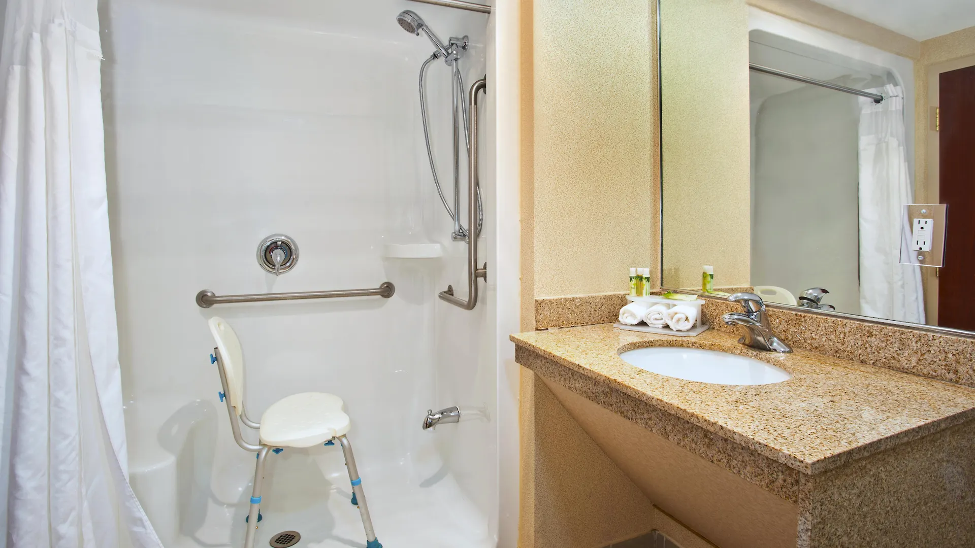 *** Hotel Glo Best Western Mississauga Corporate Centre Canada