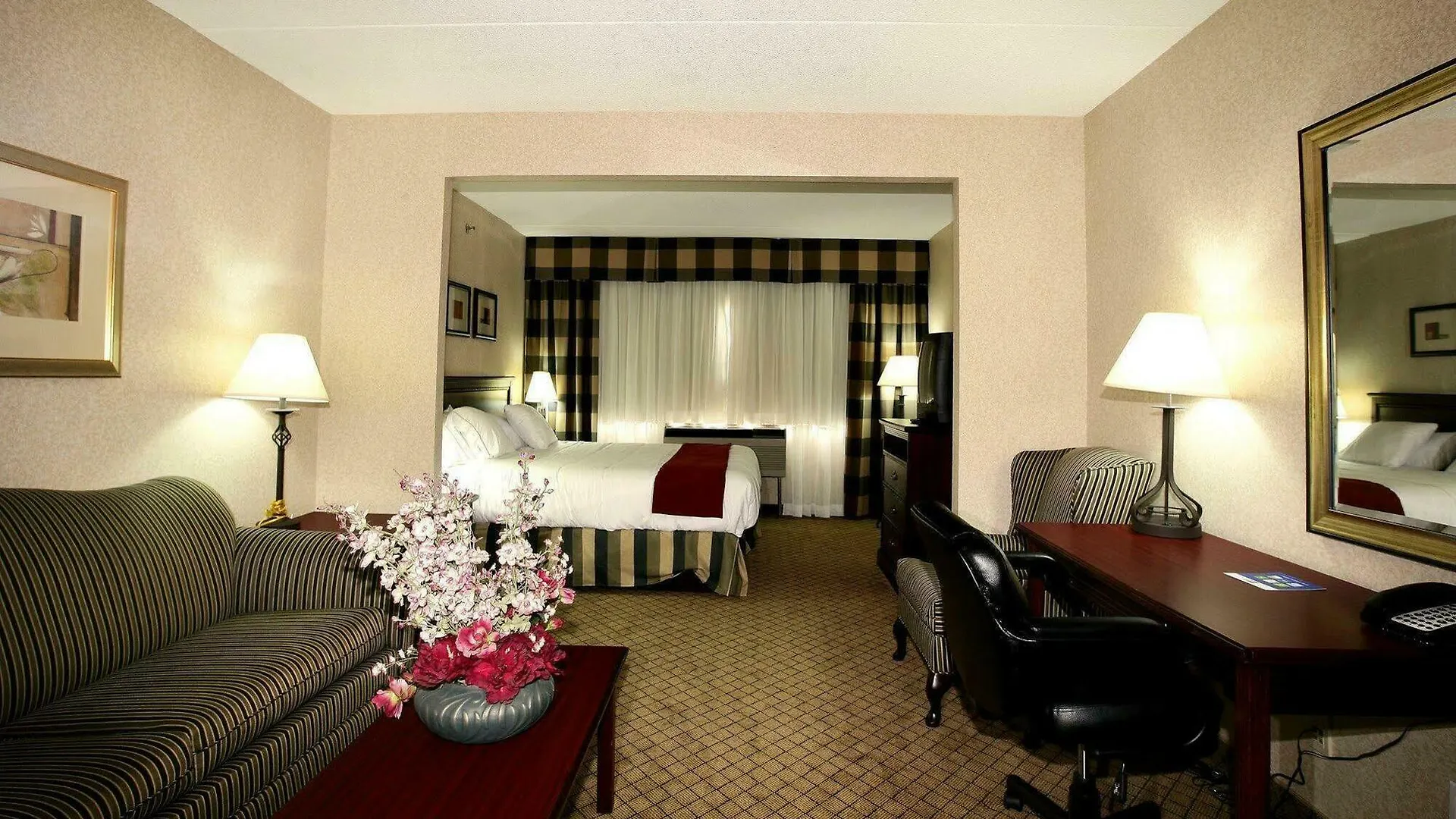 Glo Best Western Mississauga Corporate Centre Hotel